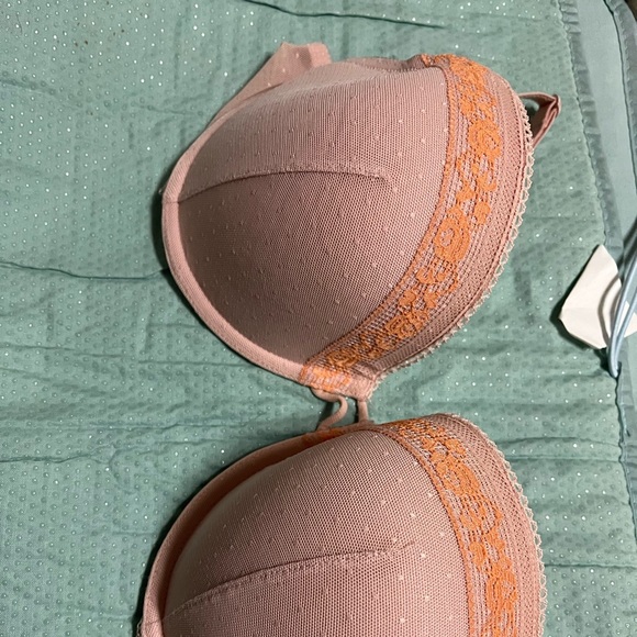 Bras - Picture 3 of 3